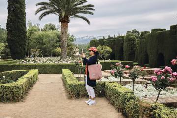 El jardinero que lleva más de 40 años cuidando la vegetación de la Alhambra