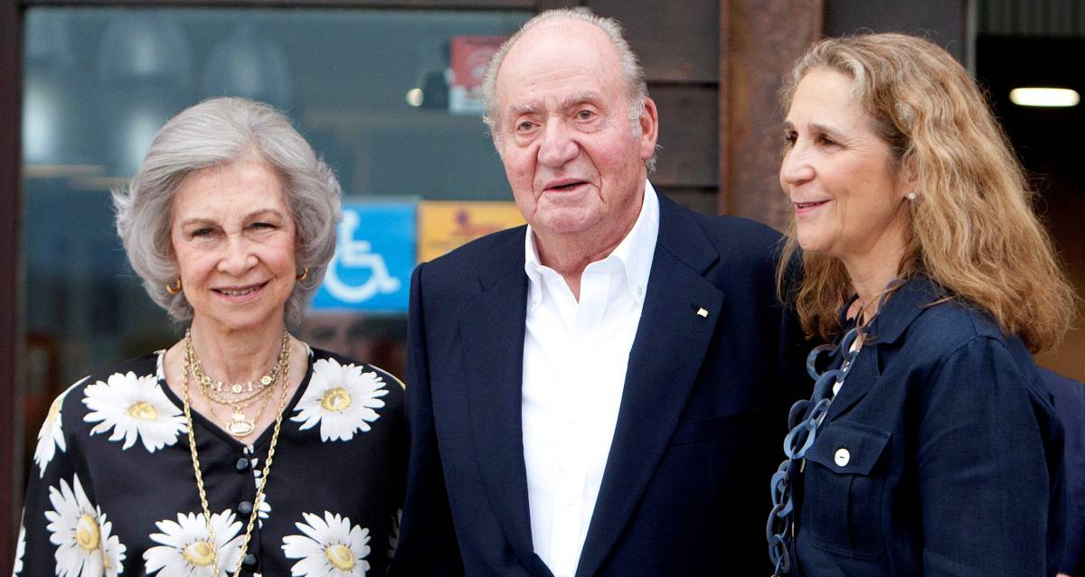 Los reyes Juan Carlos y Sofía con la infanta Elena, en Sanxenxo.
