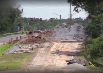 Una explosión controlada reduce una carretera de Virginia a escombros en unos segundos