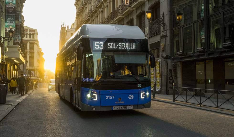 La circulación de coches se ha restringido en el centro para dar prioridad al transporte público y otros peatones. El objetivo: atacar los altos niveles de contaminación.