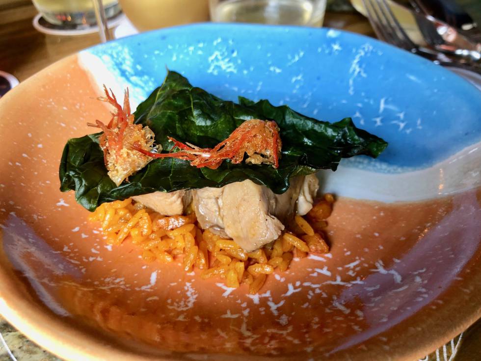Chivo guisado en agua de coco, sobre arroz de camarones secos guajiros Capel