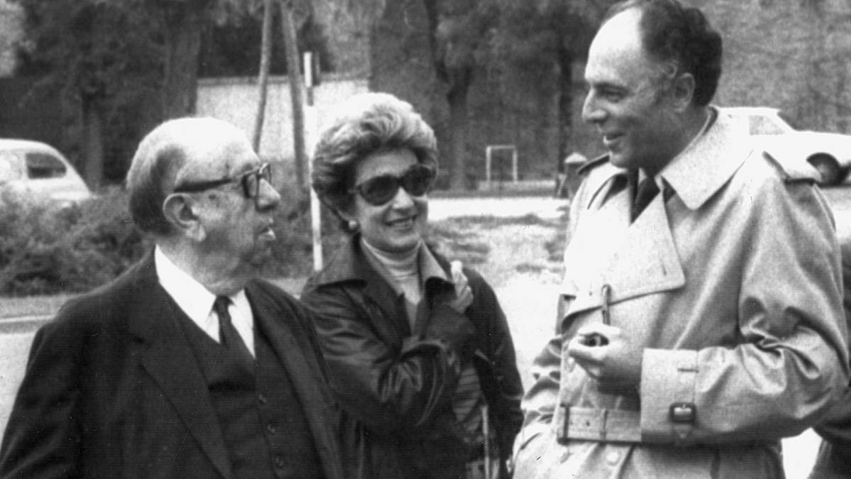 Juan Vilá Reyes, su esposa y su abogado, en 1976.