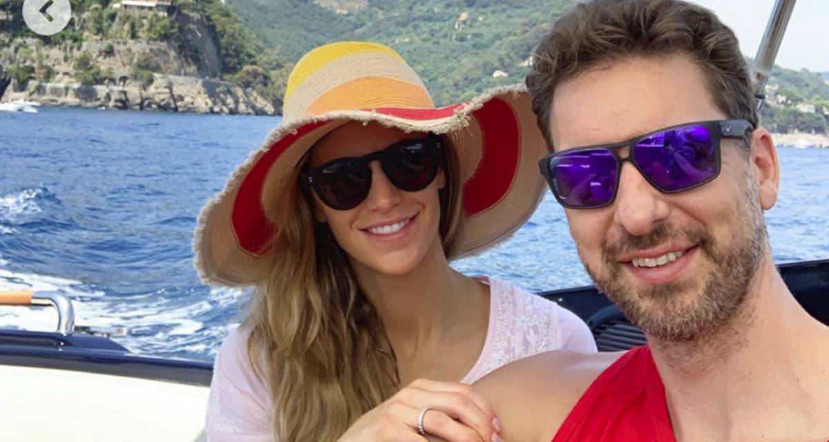 El jugador de baloncesto Pau Gasol y su mujer, Cat McDonnell, de luna de miel en Italia.
