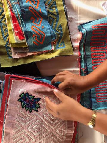Algunas de las telas de los diseños de Mola Sasa.