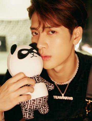 Jackson Wang con Fendidi, el símbolo de su colaboración con Fendi.