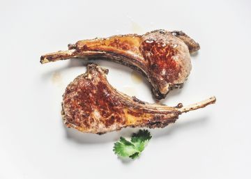 Comer chuletillas de cordero para prevenir incendios forestales