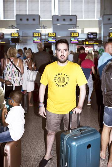 José Emilio Sánchez. “No vivo, no duermo, no como”. El miedo paraliza a este joven malagueño una semana antes de embarcar en un avión. “Mi verano empieza mentalmente cuando regreso a casa”.