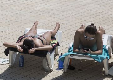 Women now free to go topless in all of Barcelona’s municipal pools Women now free to go topless in all of Barcelona’s municipal pools