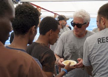 Richard Gere visita el ‘Open Arms’, en imágenes