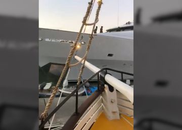Un yate choca contra un muelle y provoca daños materiales en un restaurante flotante