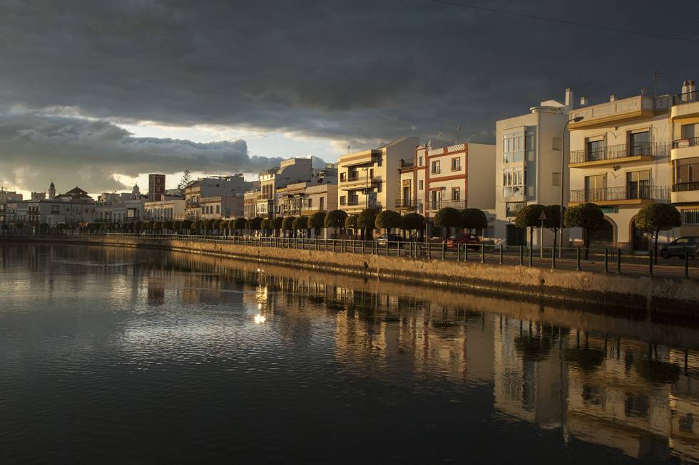 Esteiro da Rivera, em Ayamonte, na Andaluzia, na Espanha. O rio Guadiana corre do território espanhol e deságua no Atlântico português.