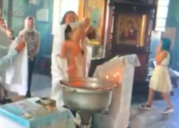 La iglesia ortodoxa suspende a un cura por zarandear bruscamente a un bebé en un bautizo