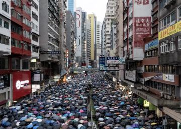 Las imágenes de la multitudinaria manifestación sin incidentes en Hong Kong