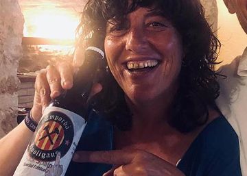 La consejera de Agricultura se disculpa por la foto con la cerveza ‘Fuck Spain’