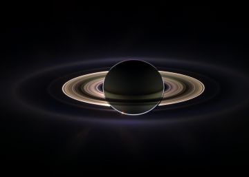 Una breve historia astronómica de los sorprendentes anillos de Saturno
