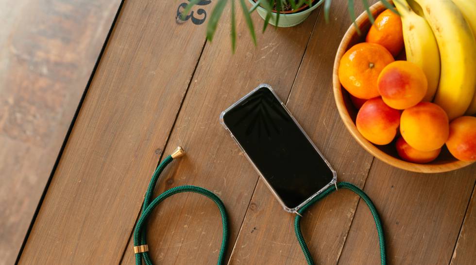 El accesorio estrella de 2019 es esta funda colgante para el móvil 'made in Spain'