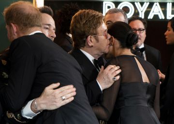Elton John defiende a los duques de Sussex frente a las críticas