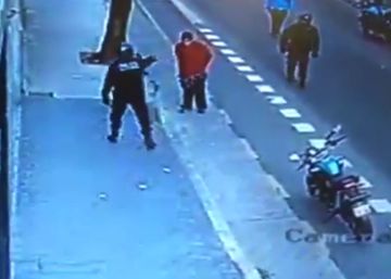 Detienen a un policía por matar presuntamente a un hombre de una patada en Buenos Aires