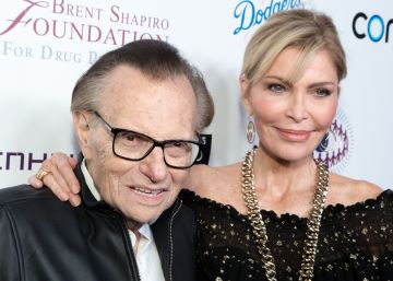 Larry King se divorcia de su séptima esposa a los 85 años