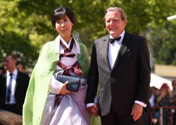 El excanciller alemán Gerhard Schröder, acusado de adulterio en Corea del Sur