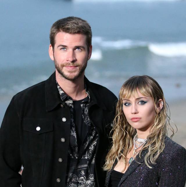 La cantante Miley Cyrus y el actor Liam Hemsworth, en California, el pasado junio.