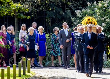 Flores, música y colores, el funeral atípico de Cristina de Holanda