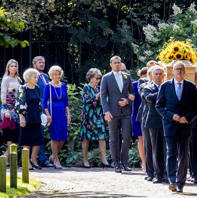 La familia real holandesa, en el funeral de la princesa Cristina, este jueves, en La Haya.