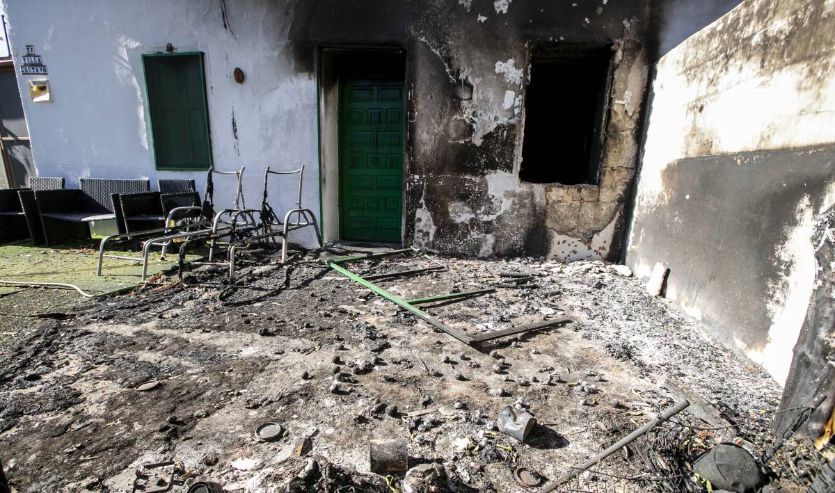 Vivienda calcinada por el incendio forestal, en el municipio de Artenara.