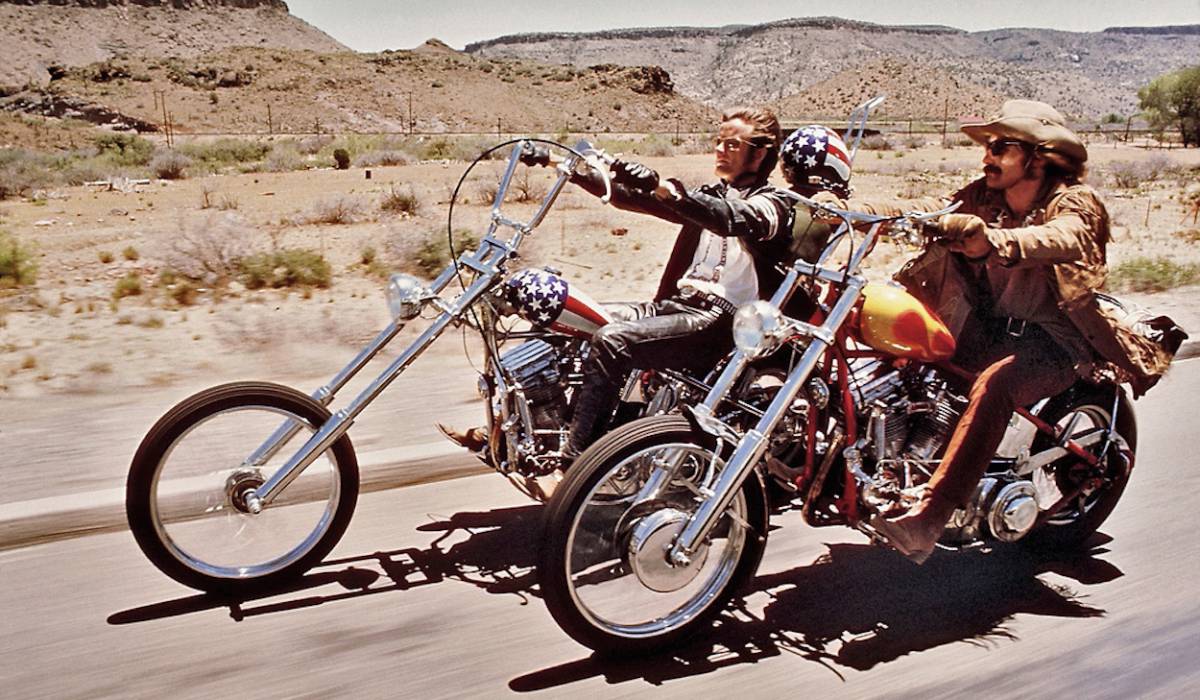 Peter Fonda y Dennis Hopper, cabalgando sus motos hacia ninguna parte en ‘Easy rider’ (1969), clásico de la contracultura.
