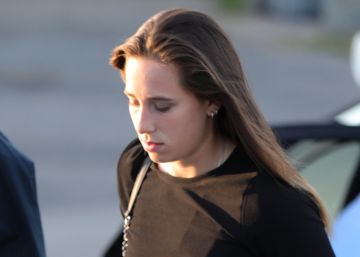 La capilla ardiente de Blanca Fernández Ochoa en Cercedilla, en imágenes