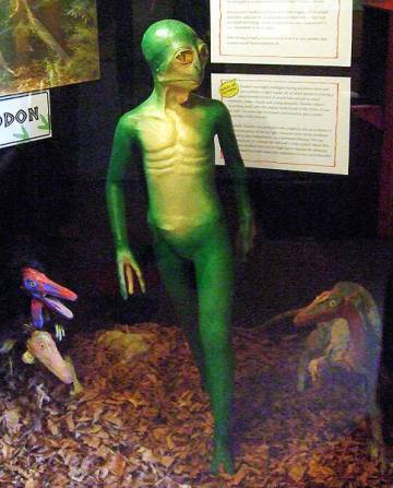 Modelo del dinosaurio inteligente que teorizó el paleontólogo Dale Rusell