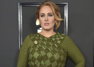 Adele oficializa su vida de soltera