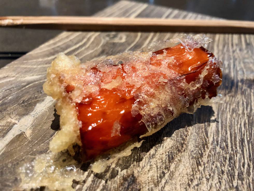 Nigiri de pimiento rojo en tempura Capel