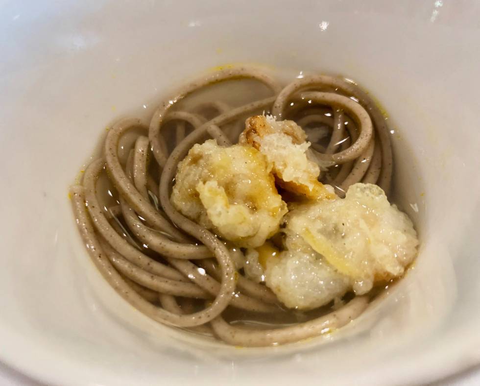 Soba kakiage de de navajas y berberechos Capel