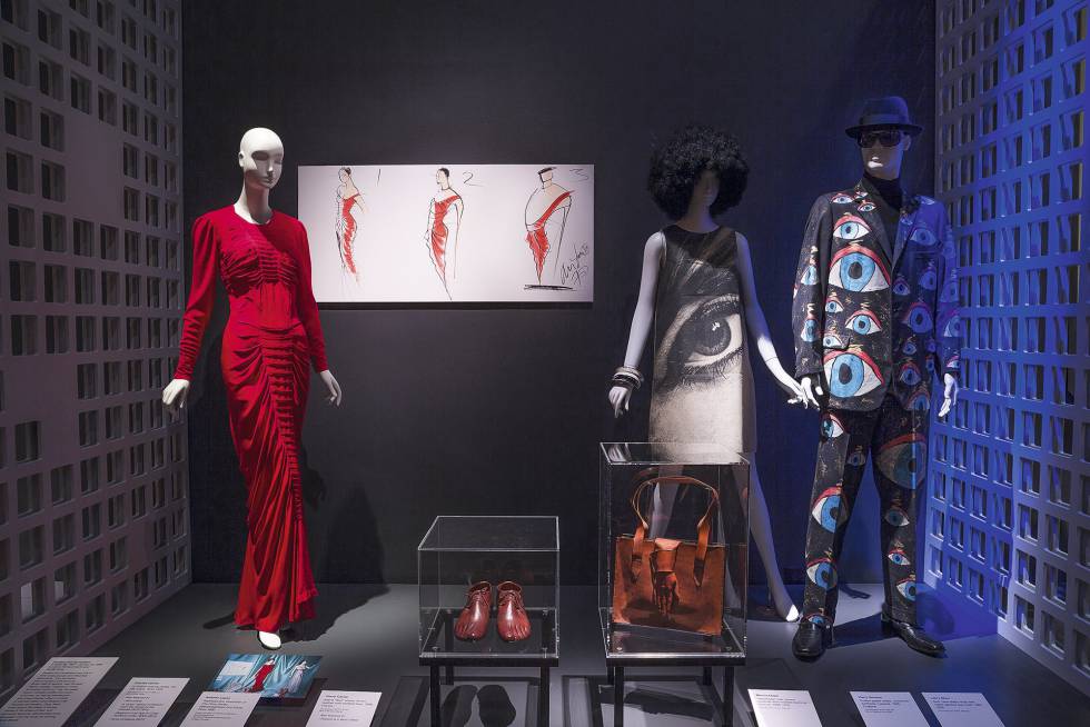 Exposición 'Moda y surrealismo', inaugurada en octubre de 1987 en el Museo del Instituto de Moda y Tecnología de Nueva York.