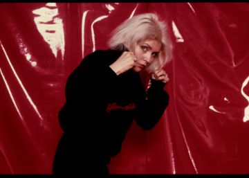 Sin trauma ni culpa: cómo Deborah Harry habla de su violación negándose a ser una víctima
