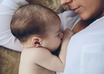 La leche materna regula el reloj interno del bebé