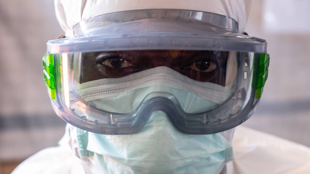 En busca del brazalete que transmite un virus mortal