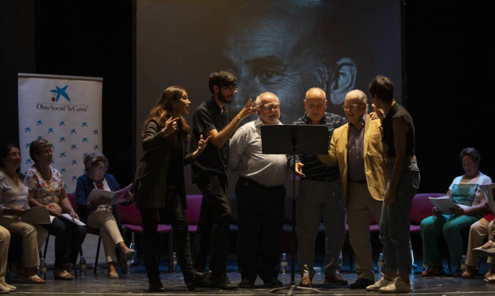 ¿Qué hacen diez personas mayores desconocidas sobre las tablas con la actriz Blanca Marsillach?