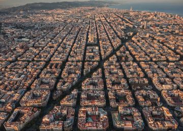 Superilles de Barcelona: el reeixit pla anticotxes que va arrencar amb l’oposició veïnal