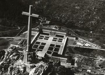 Vista aérea del Valle de los Caídos, en 1976.