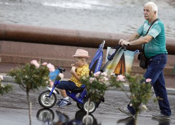El síndrome del abuelo esclavo: “Es agotador, pero no puedo decir que no”