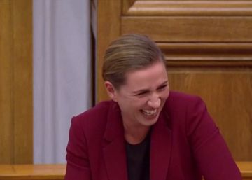El ataque de risa de la primera ministra danesa durante una sesión del parlamento