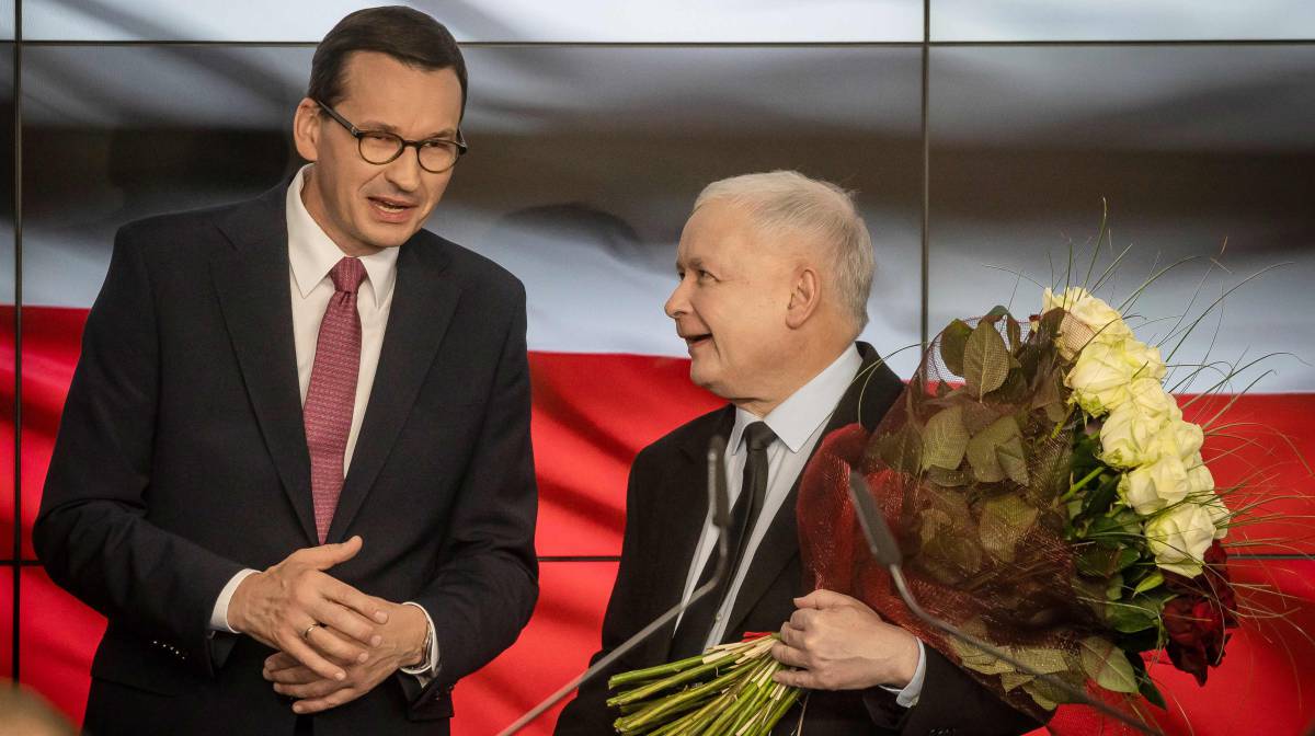 Kaczynski (d), celebra la victoria.
