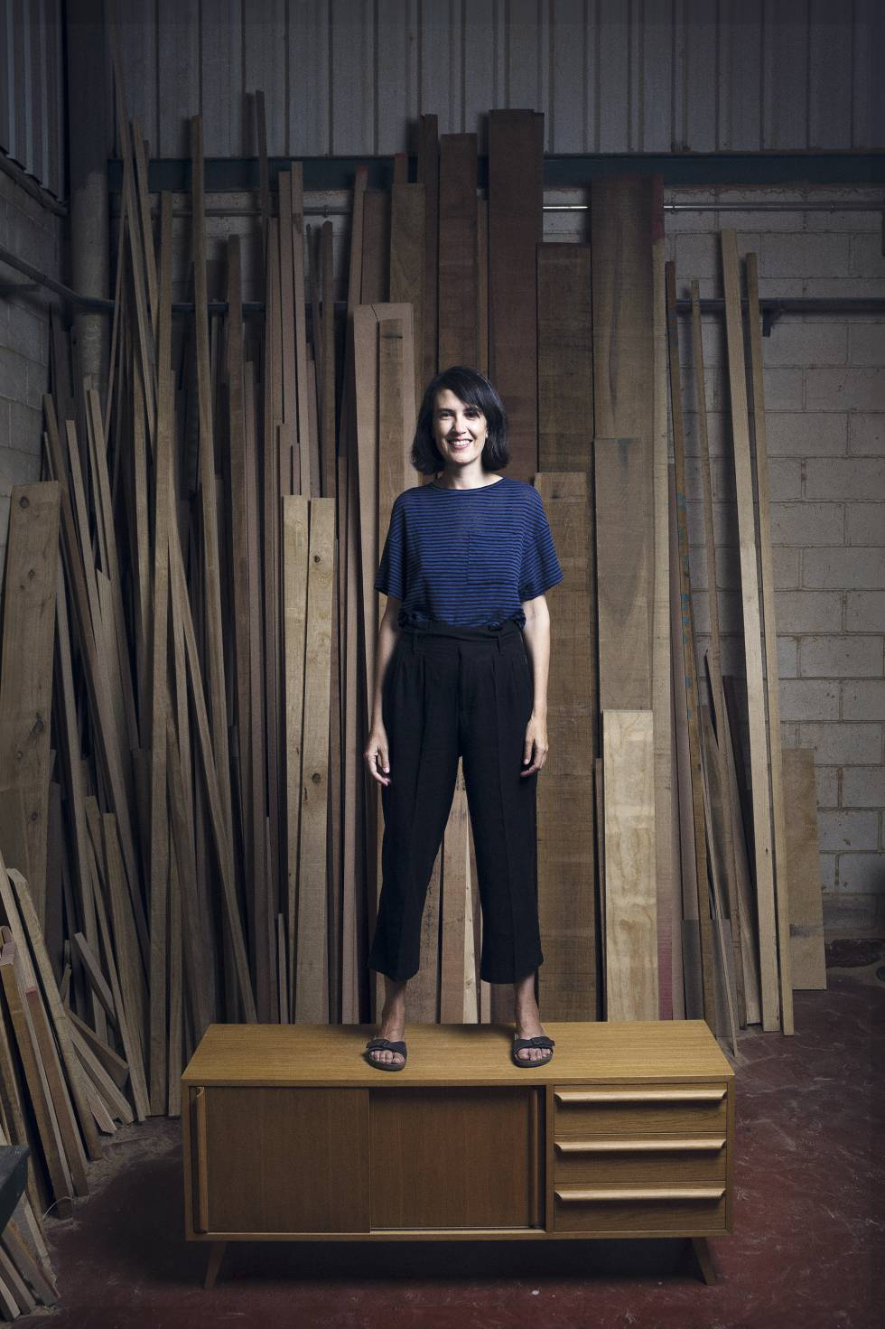 Laura Martínez y su marido no encontraban el aparador nórdico que querían y decidieron fabricárselo ellos mismos. Ahora, desde Énola, elaboran muebles personalizados.