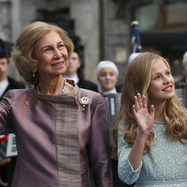 La princesa Leonor, con su abuela doña Sofía.