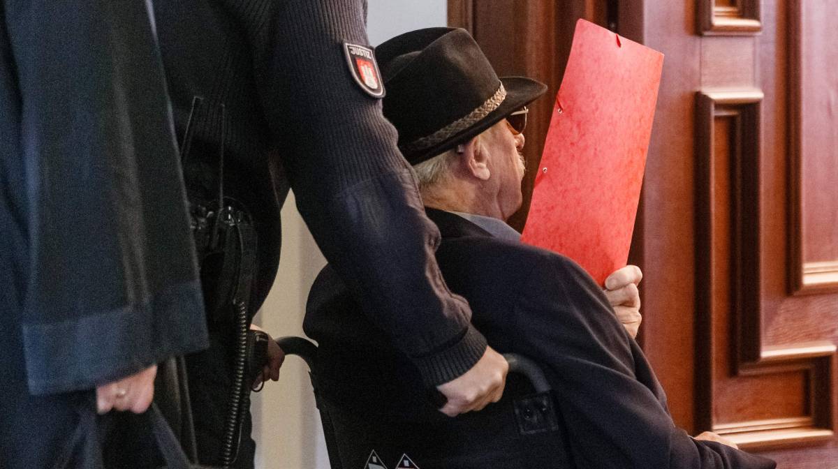 Bruno D. entra al tribunal de Hamburgo.