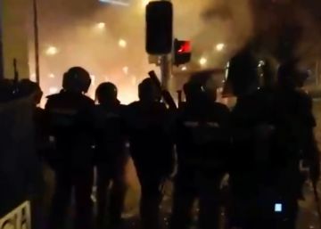 Los disturbios en Barcelona, desde el furgón policial