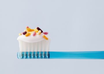 Los dentistas alertan de que las pastas de dientes infantiles no llevan suficiente flúor