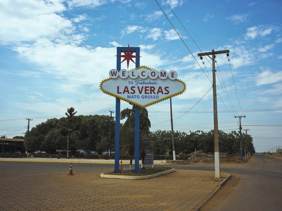 Um posto de gasolina na cidade de Vera.